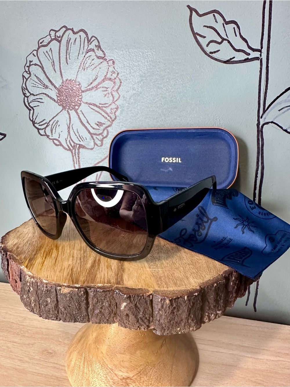Fossil Women's Black Gradient Lens Sunglasses